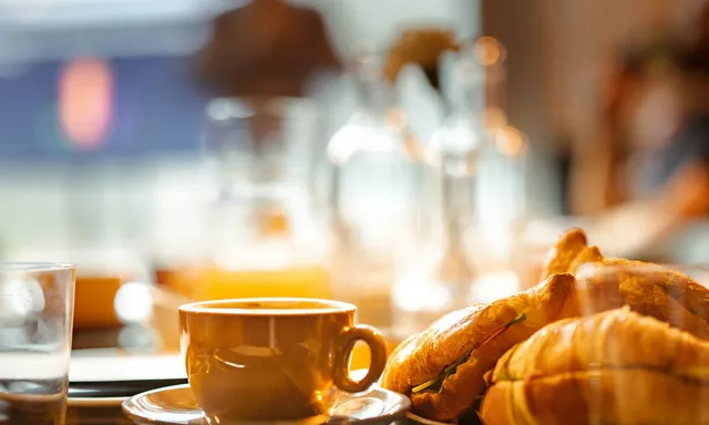 Coffee break con cafetería y repostería